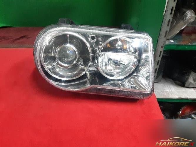 Chrysler 300 2006 — фара правая HID 5 контактов