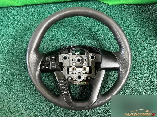 Kia K5 2011 — рулевое колесо 3