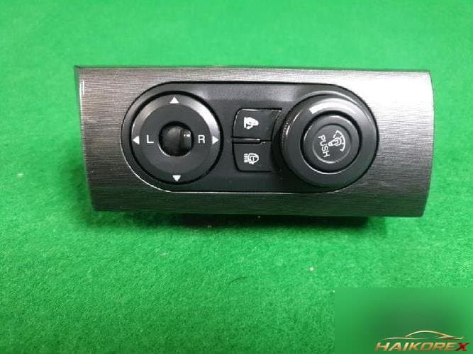Daewoo Winstorm 2008 — кнопки управления боковым зеркалом
