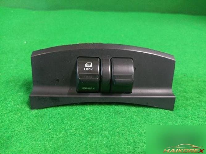 KG Mobility Chairmam 2008 — кнопка стеклоподъемника двери 8553011582
