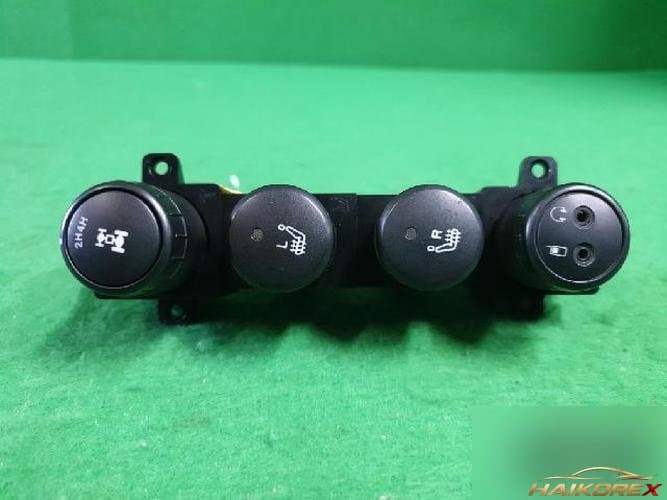 KG Mobility Actyon 2006 — кнопка обогрева сидений и блокировки 4WD