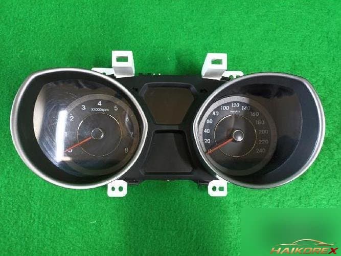 Hyundai Avante 2011 — приборная панель 940033X000