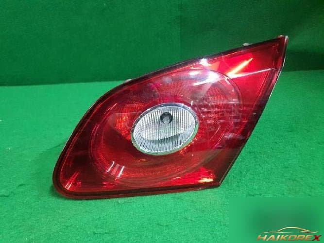 Volkswagen CC 2009 — накладка крышки багажника (с фонарём)