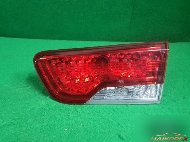Kia Forte 2010 — накладка крышки багажника (с фонарём) 3