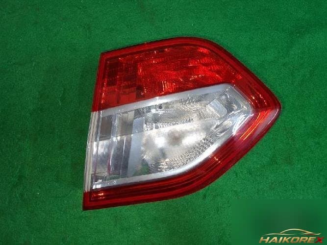 Renault SM3 2013 — накладка крышки багажника (с фонарём) 2