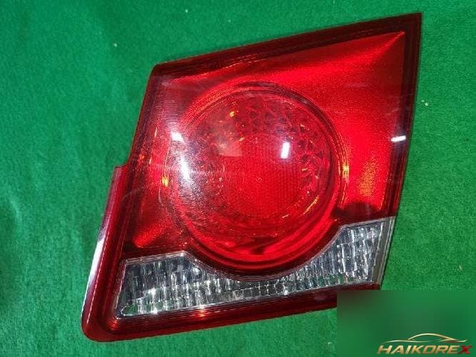 Daewoo Lacetti 2009 — задняя дверь багажника (белая)
