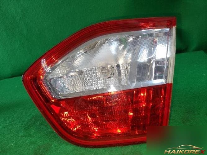 Renault SM3 2010 — белый пластик (крышка багажника) 10