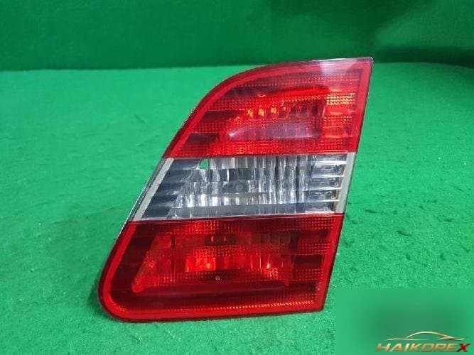 Mercedes-Benz B-Class 2007 — накладка крышки багажника (с фонарём) 1