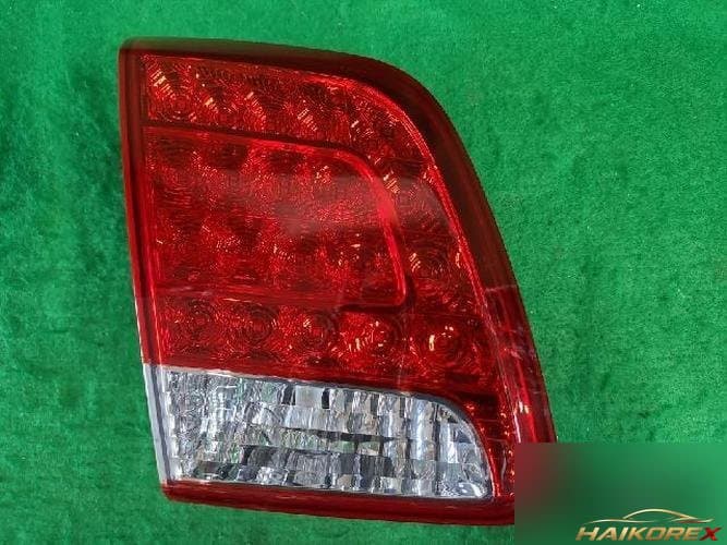 Kia Sorento 2010 — левая дверная панель двери багажника с LED