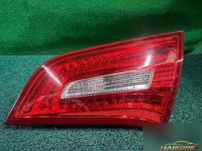 Kia K7 2010 — накладка крышки багажника (с фонарём) 7