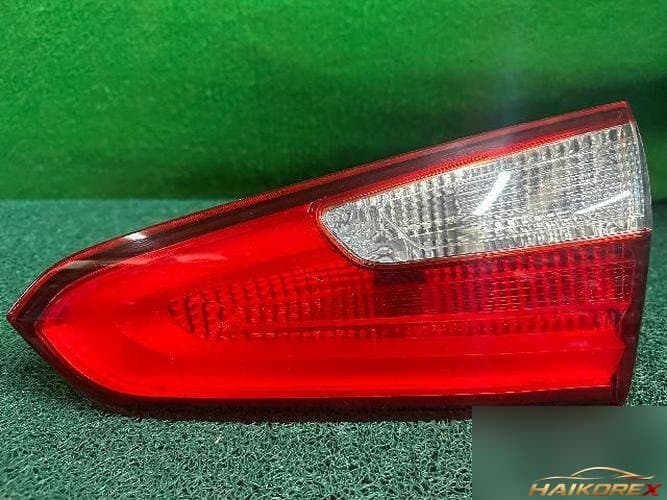 Kia K3 2015 — фонарь багажника задний, белый (3 контакта)