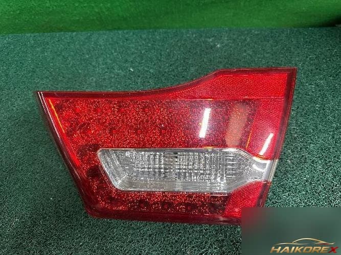 Kia Lotze 2010 — накладка крышки багажника (с фонарём) 1