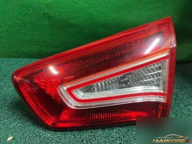 Kia Sportage 2011 — накладка крышки багажника (с фонарём) 2