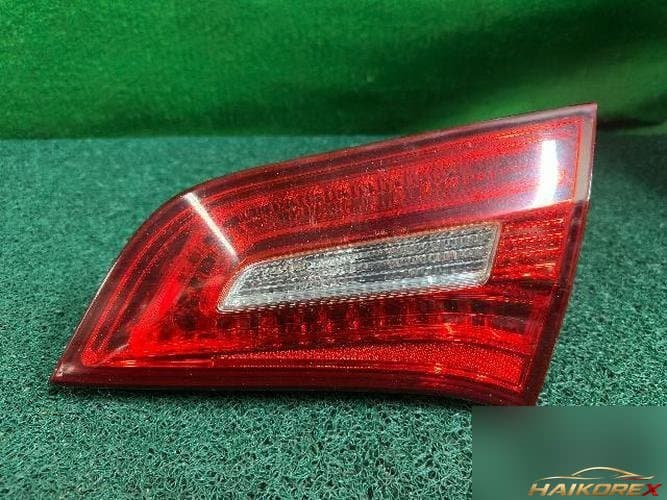 Kia K7 2010 — задний фонарь (белая полоса), 4 контакта