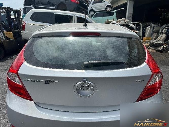 Hyundai Accent 2015 — дверь багажника