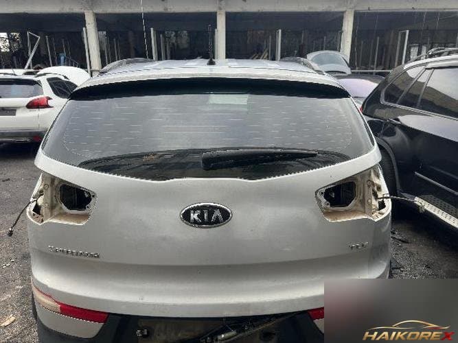 Kia Sportage 2011 — крышка багажника