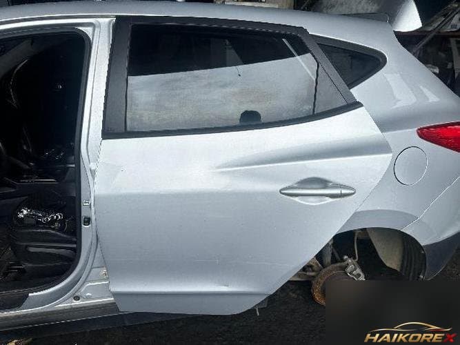 Hyundai Tucson 2013 — дверь задняя левая