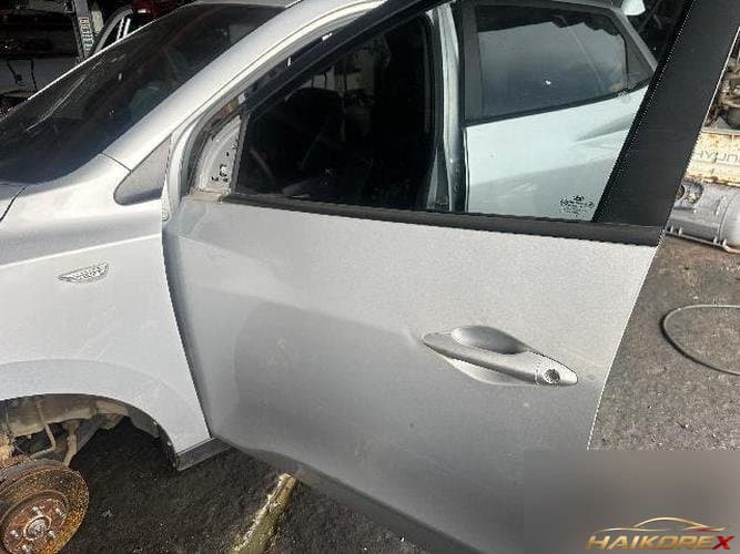 Hyundai Tucson 2013 — передняя дверь левая