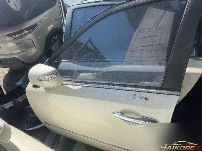 Kia Sorento 2009 — дверь передняя левая
