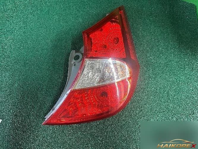 Hyundai Accent 2015 — комбинированный фонарь задний правый (пассажирский) 92402 1R200 1