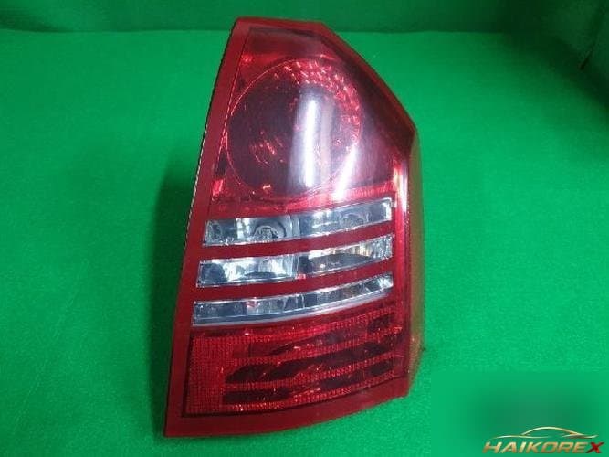 Chrysler 300 2007 — комбинированный фонарь задний правый 22