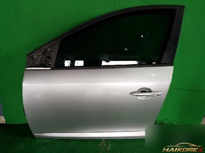 Renault SM3 2010 — передняя дверь левая