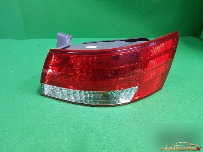 Hyundai Sonata 2005 — задний комбинированный фонарь правый (со стороны пассажира) 92402 3K000 10