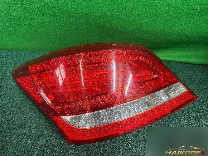 Hyundai Equus 2012 — задний комбинированный фонарь левый