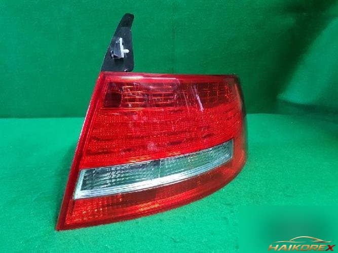 Audi A6 2006 — задний комбинированный фонарь левый