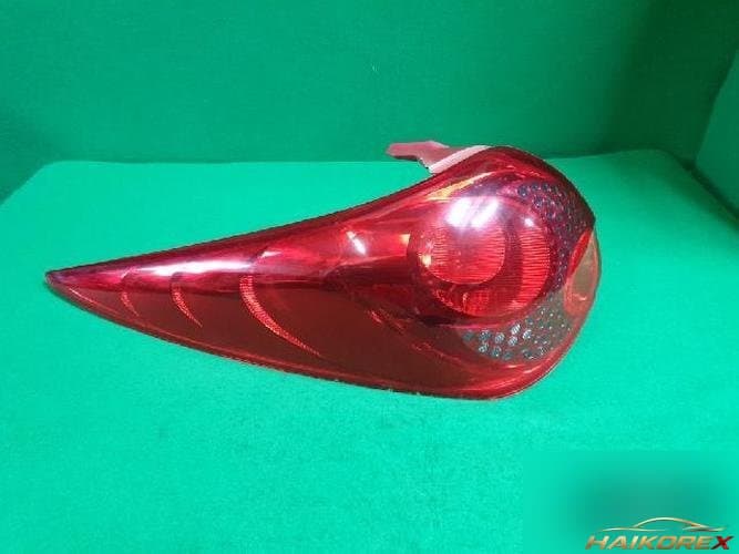 Peugeot 207 2008 — задний комбинированный фонарь левый