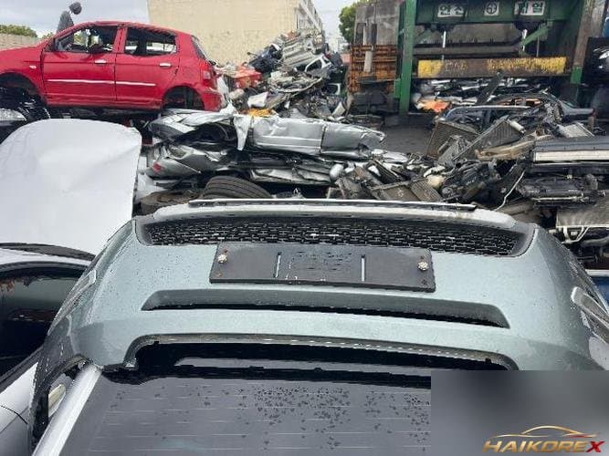 Land Rover Discovery 2016 — передний бампер 1