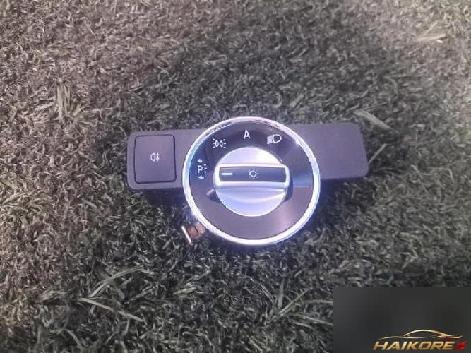 Mercedes-Benz E-Class 2010 — кнопка регулировки яркости