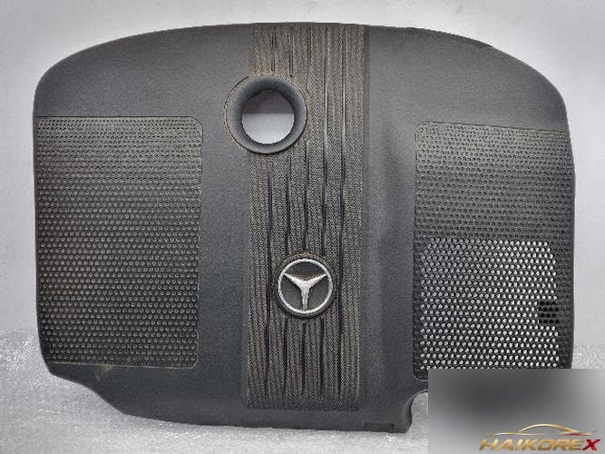Mercedes-Benz C-Class 2010 — крышка двигателя 651 010 11 67