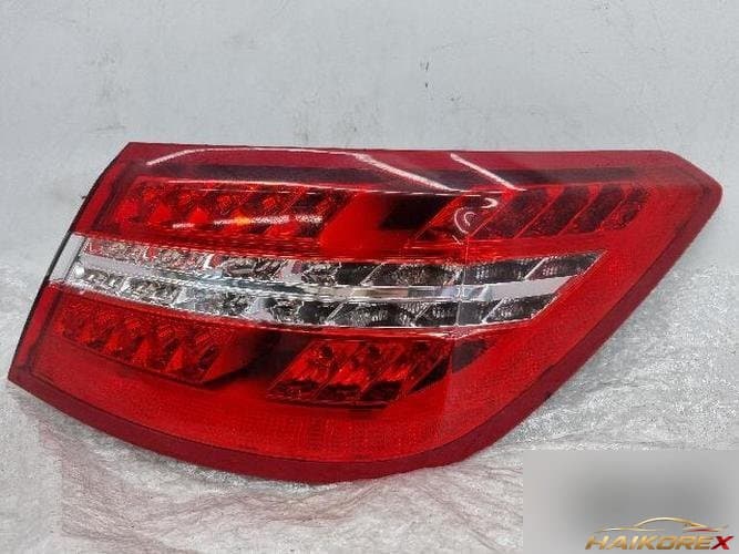 Mercedes-Benz E-Class 2011 — фонарь задний комбинированный правый (пассажирский) A2078200264