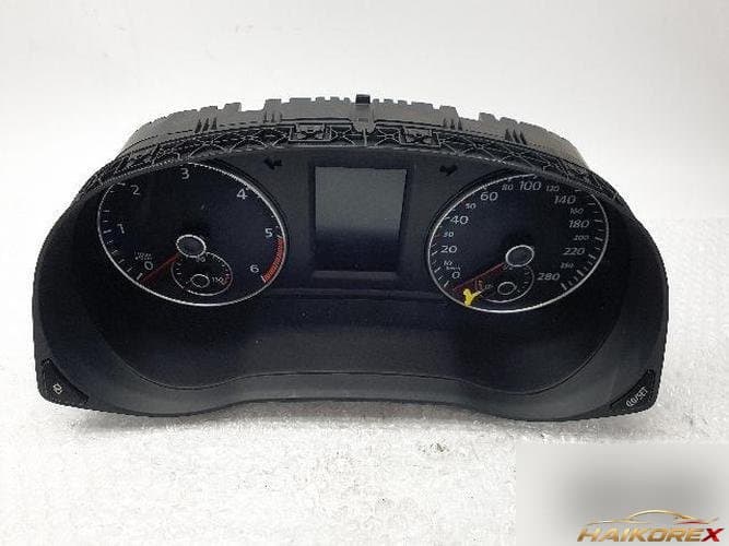Volkswagen Passat 2012 — приборная панель 561920870A