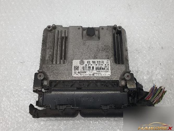 Volkswagen Passat 2012 — блок управления двигателем ECU 03L 906 018 PK