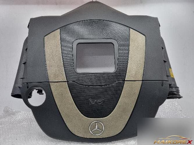 Mercedes-Benz E-Class 2011 — крышка двигателя A 273 090 09 01