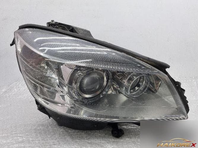 Mercedes-Benz C-класс 2011 — фара правая (галогеновая)