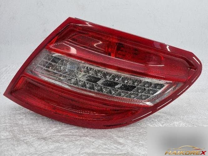 Mercedes-Benz C-Class 2011 — комбинированный фонарь задний правый (пассажирский) A2048202064