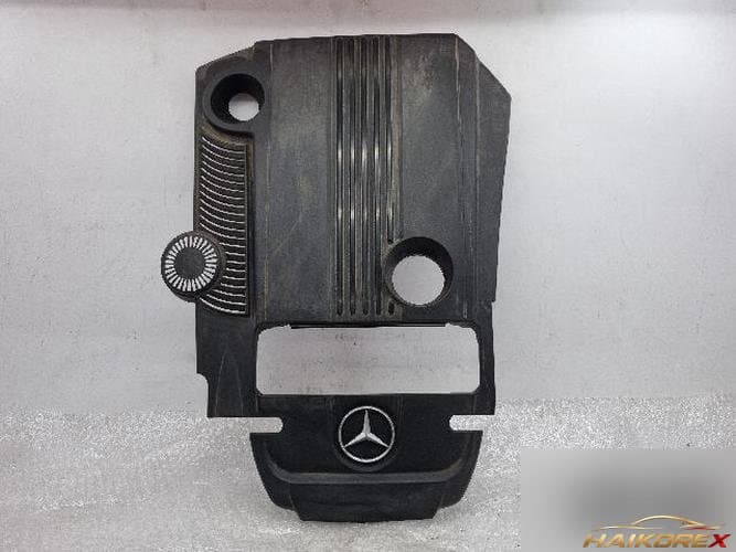 Mercedes-Benz C-Class 2011 — крышка двигателя A2710101267