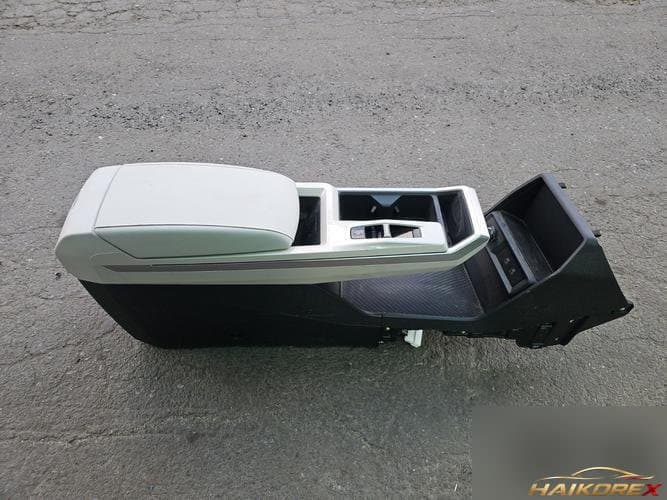 KG Mobility Torque 2023 — консоль-бокс