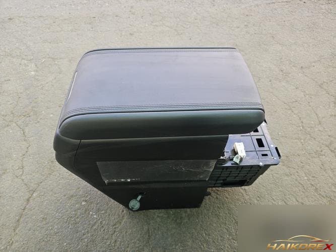Hyundai Santa Fe 2024 — консольный ящик