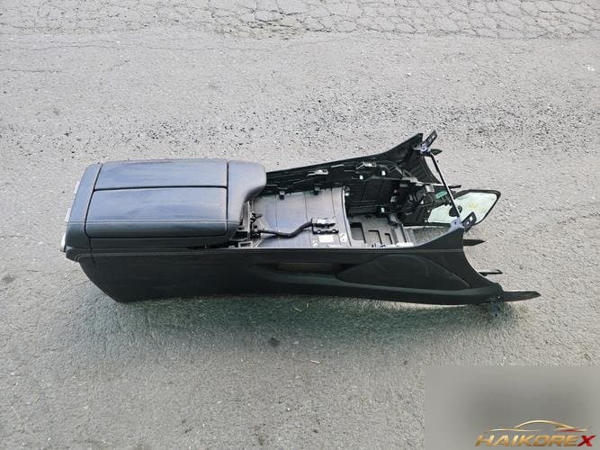 Genesis GV80 2021 — консольный ящик