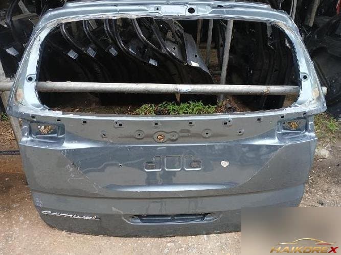Kia Carnival 2022 — задняя дверь (дверь багажника)