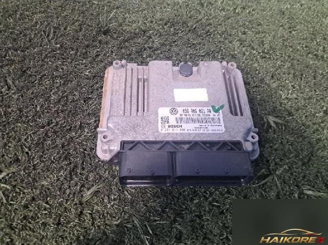 Volkswagen Golf 2008 — блок управления двигателем ECU 03G906021PR
