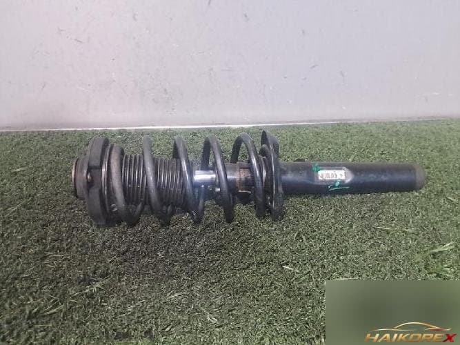 Volkswagen Golf 2008 — амортизатор передний правый 1T0413031FL