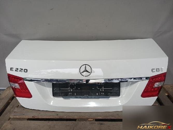 Mercedes-Benz E-класс 2011 — крышка багажника