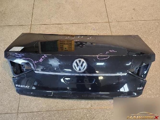 Volkswagen Passat 2018 — крышка багажника