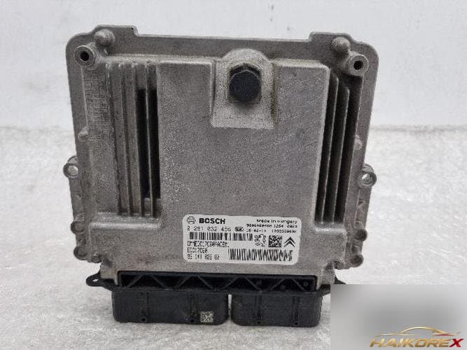 Peugeot 2008 2016 — блок управления двигателем ECU 98 141 826 80 2