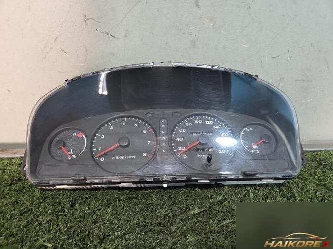 Hyundai Sonata 1996 — панель приборов 2
